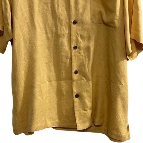 Tommy Bahama Men's XL Yellow Tropical 100% Silk Short Sleeve Button-Up Shirt - Picture 3 of 13